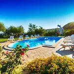 Garden Frühstückspension 4*