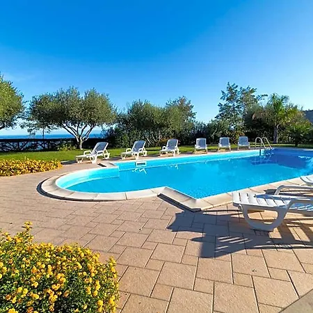 Garden 4*