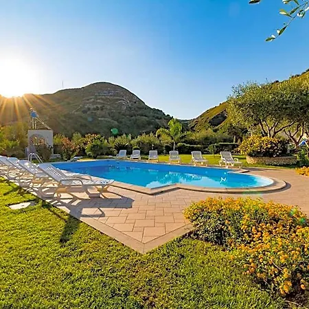 Garden 4*