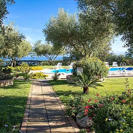 Garden 4*