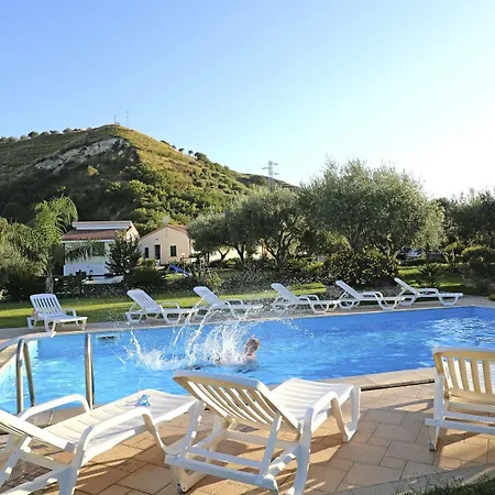 Garden 4*